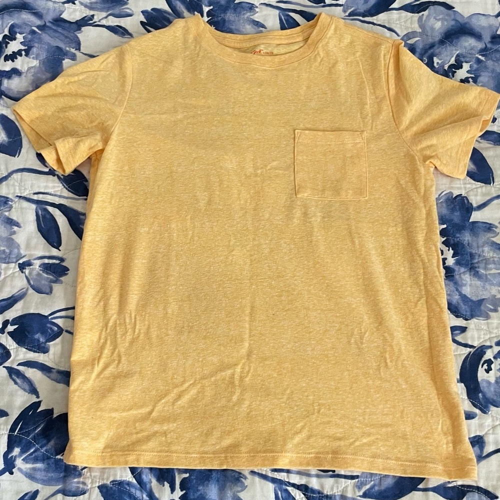 Yellow T-shirt with pocket